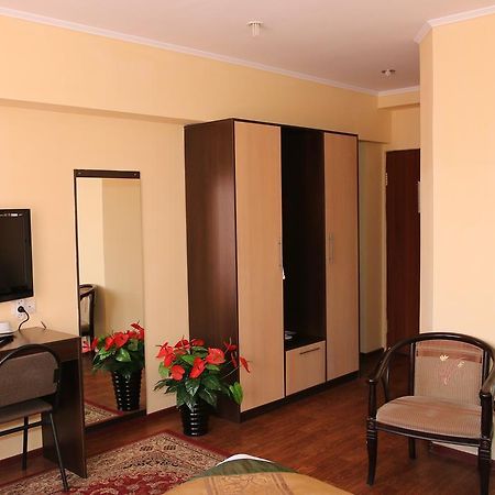 Kausar Hotel Almaty Extérieur photo