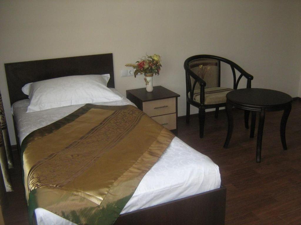 Kausar Hotel Almaty Chambre photo