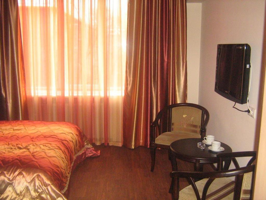 Kausar Hotel Almaty Chambre photo
