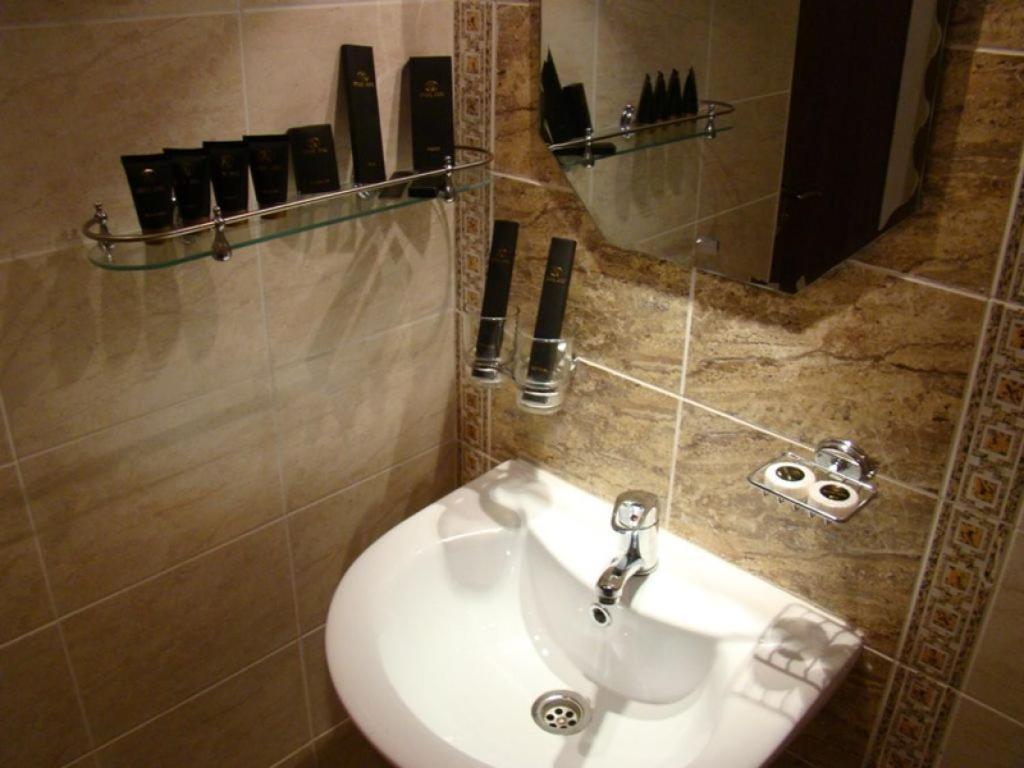 Kausar Hotel Almaty Chambre photo