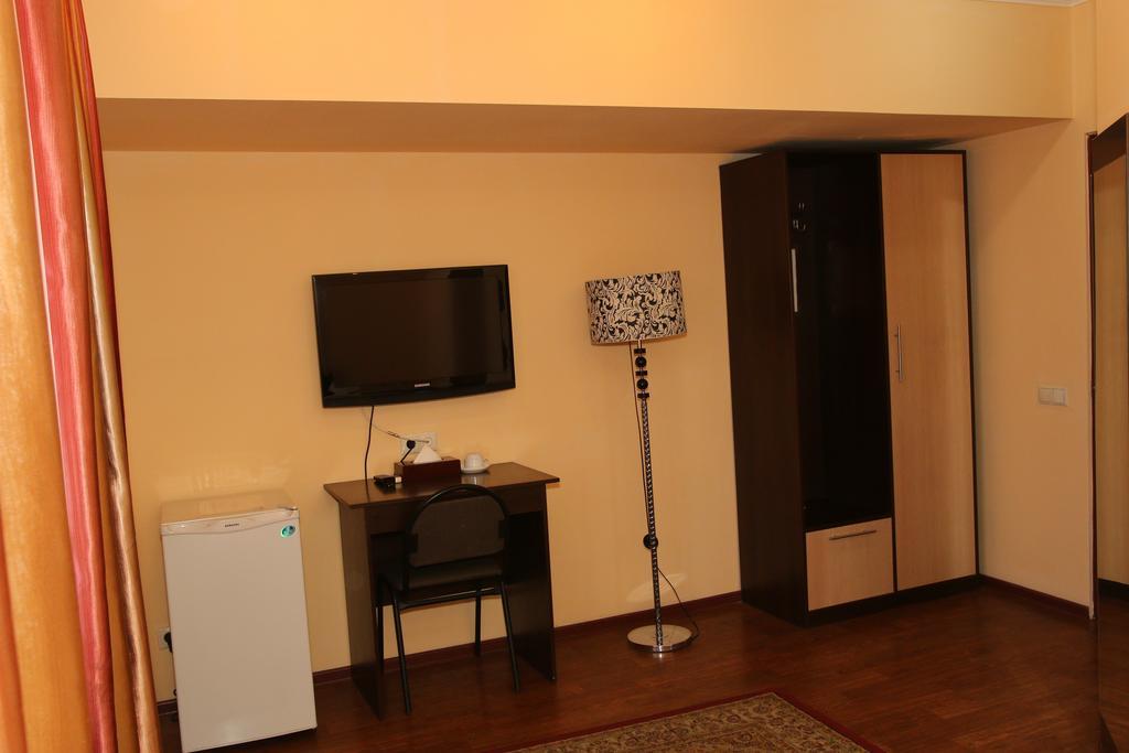 Kausar Hotel Almaty Chambre photo