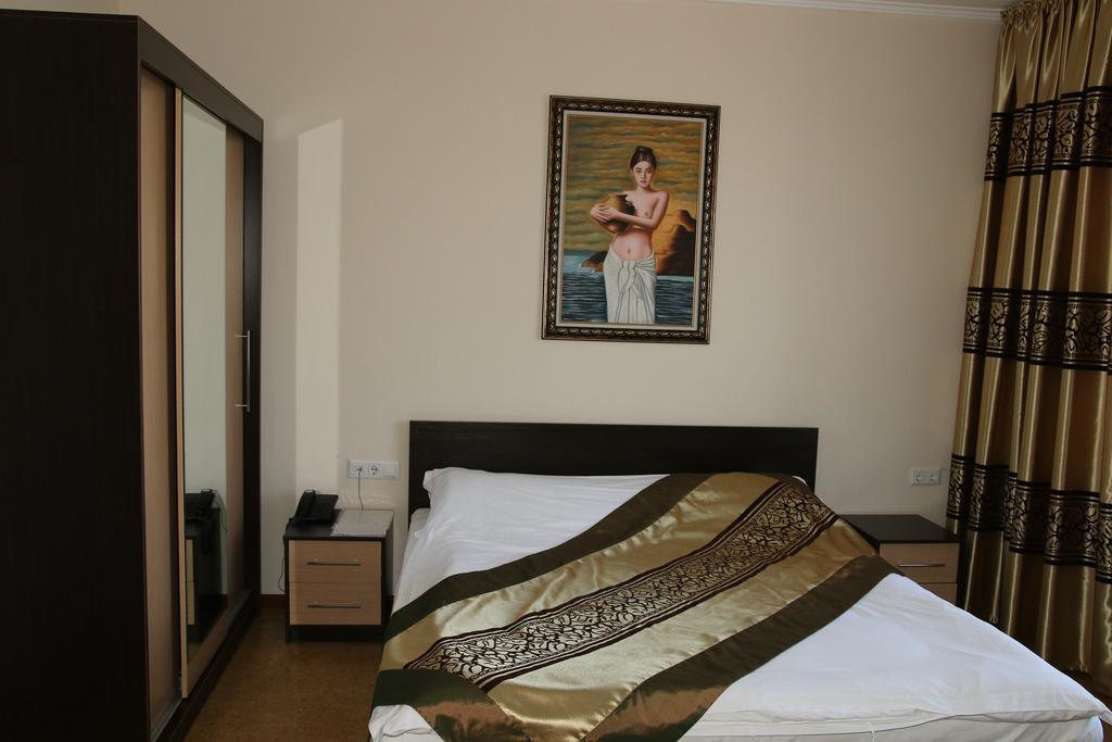Kausar Hotel Almaty Chambre photo