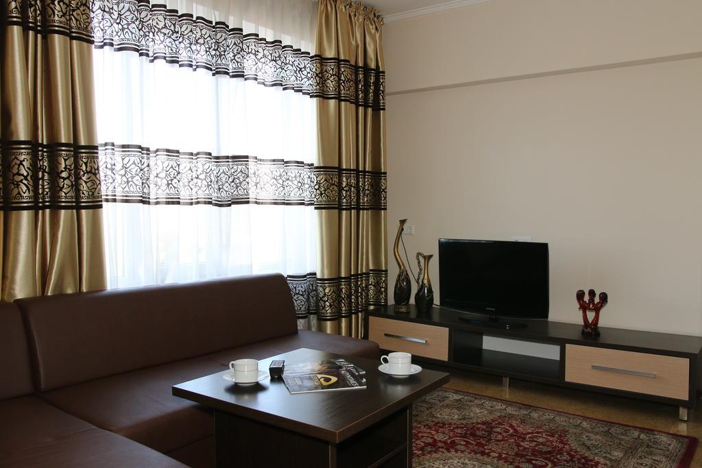Kausar Hotel Almaty Chambre photo