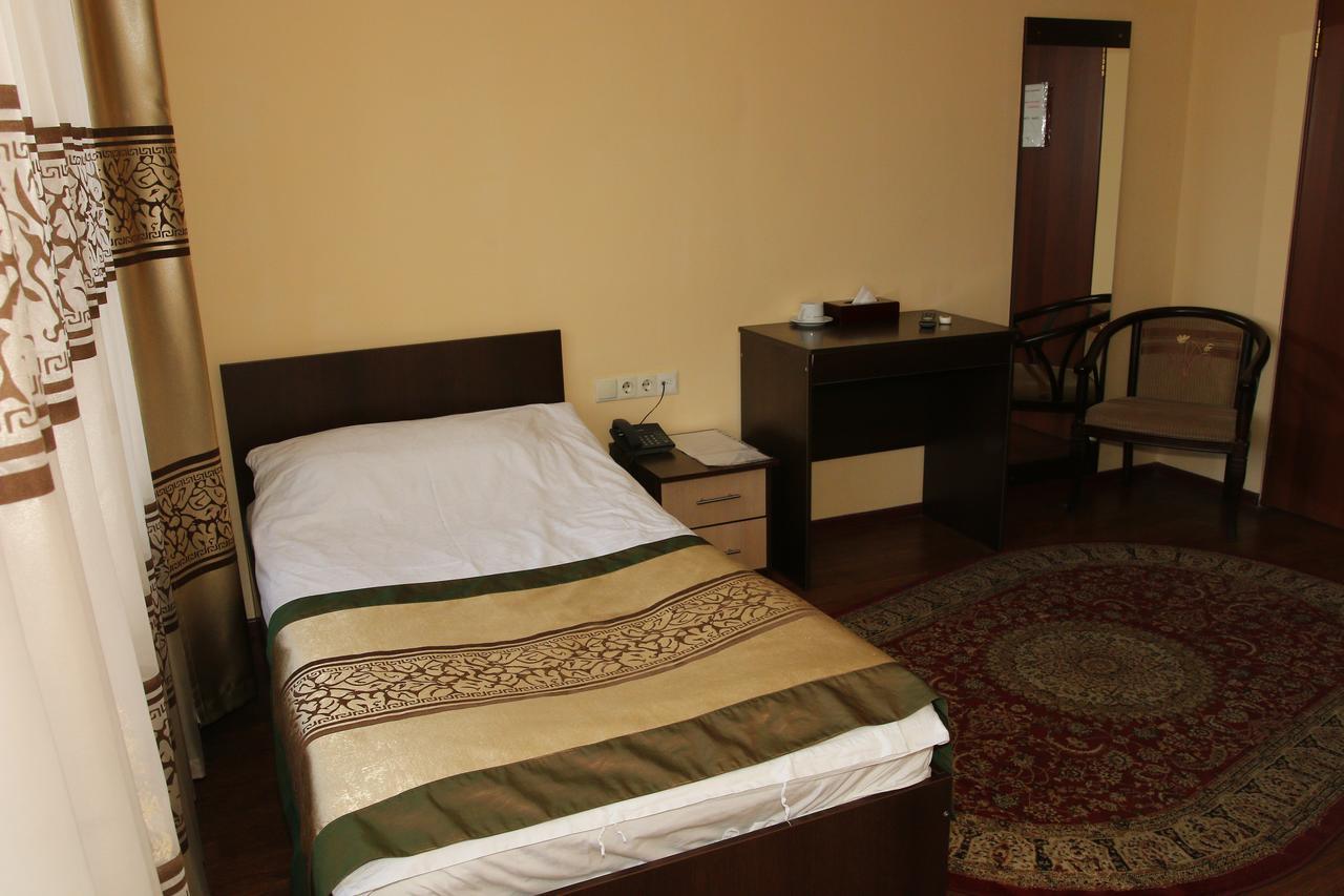 Kausar Hotel Almaty Chambre photo